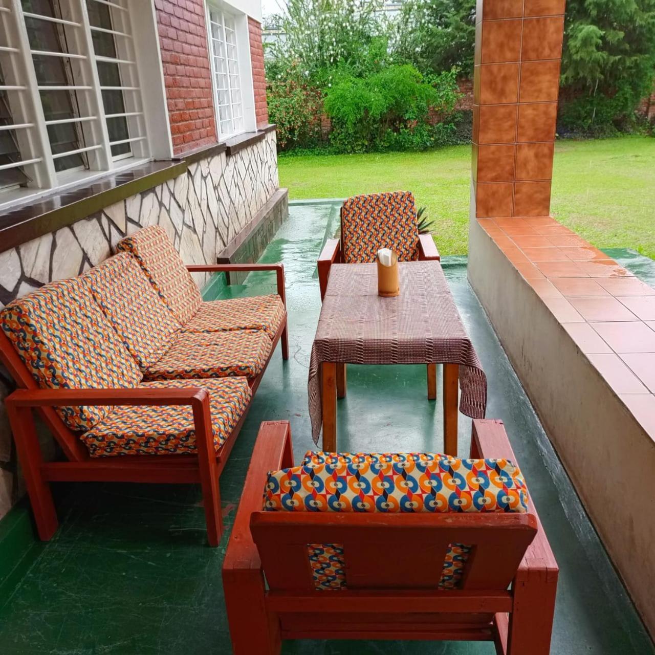Colibri Taverne & Guest House Гисеньи Экстерьер фото