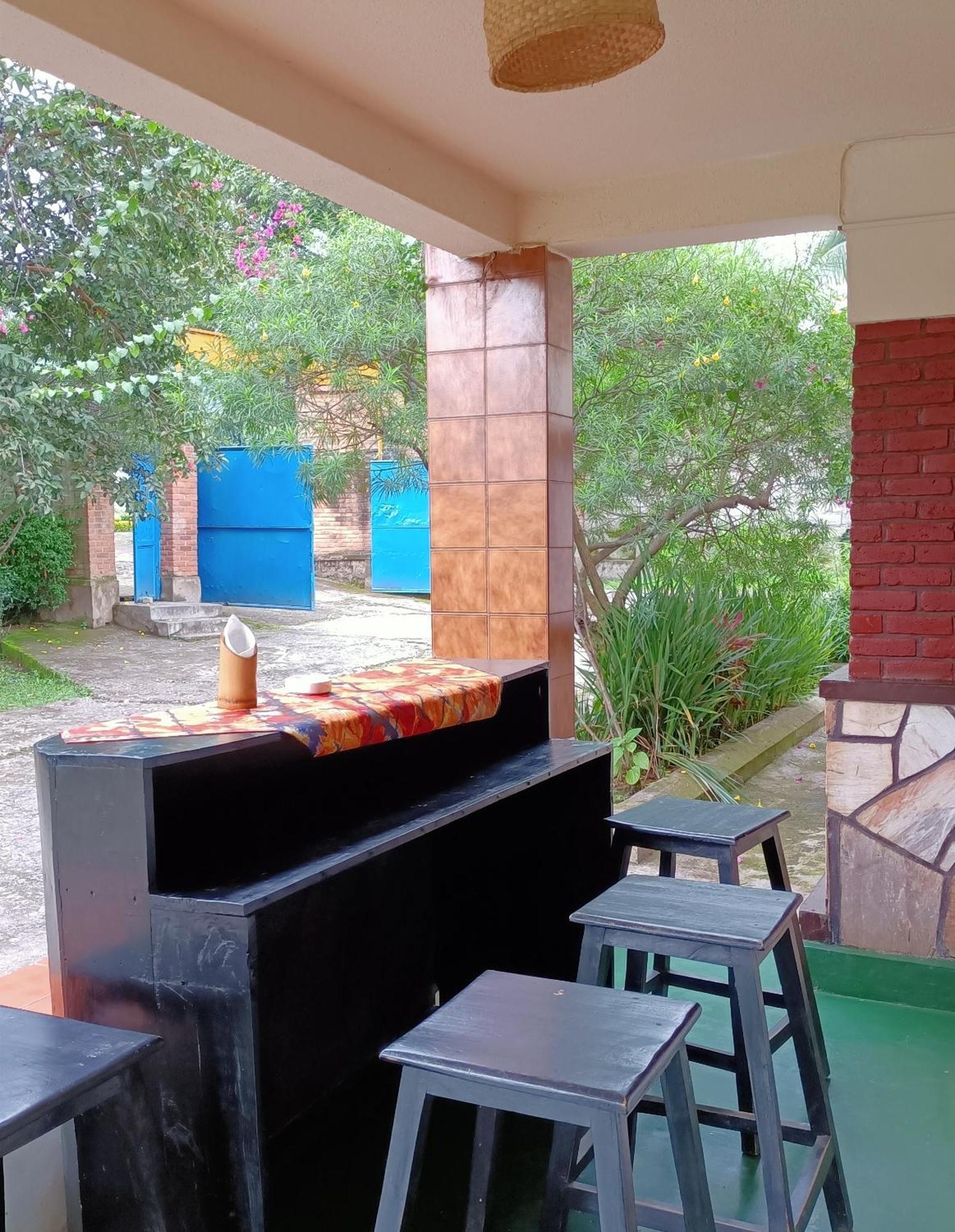 Colibri Taverne & Guest House Гисеньи Экстерьер фото