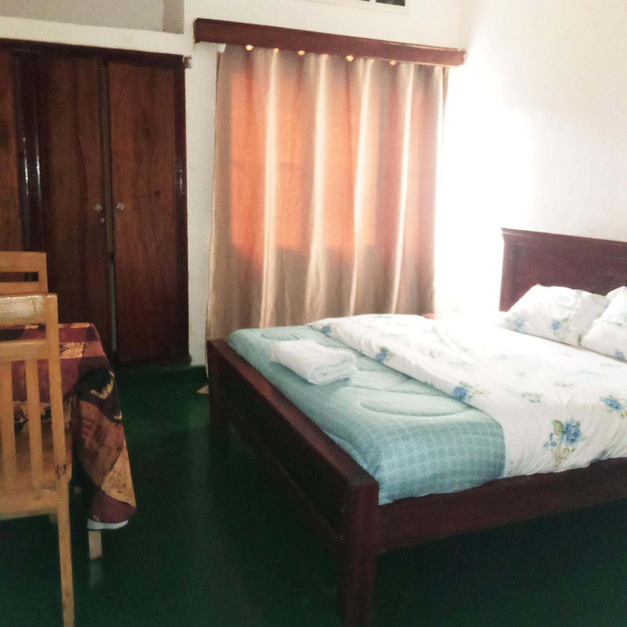 Colibri Taverne & Guest House Гисеньи Экстерьер фото